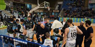 Basket: I Blacks rimontano 24 punti e vincono allo scadere