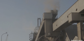 Incendio al porto di Ravenna: in fiamme il nastro trasportatore della Eurodocks