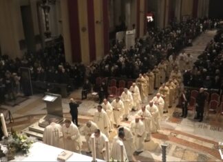 Anche a Ravenna si è aperto il Giubileo 2025: processione in Duomo e Santa Messa
