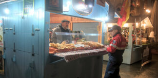 I ladri “visitano” ancora una volta i capanni di Natale sotto l’albero