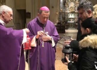 È giunta in Duomo a Ravenna la “Luce della pace di Betlemme”