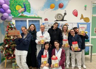 Pandori e panettoni alla Pediatria di Ravenna dall’Associazione Enogà