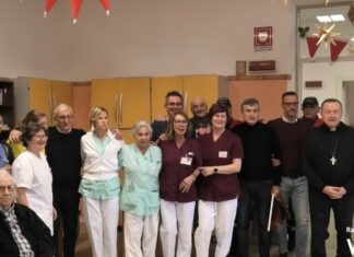 Il Prefetto De Rosa e l’arcivescovo Monsignor Ghizzoni in visita alla casa di riposo “Garibaldi”