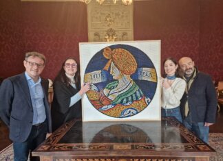 Iulia Bela in Pixel Art: un dono per Faenza realizzato con 58.000 chiodini