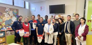 Giocatori del Ravenna in visita al reparto di Pediatria: doni per i giovani pazienti