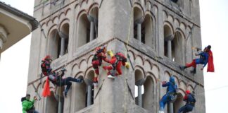 ADVS Fidas Ravenna :I super eroi acrobatici si calano dal campanile della basilica di San Francesco