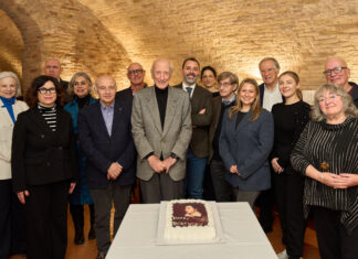 La cerimonia per il compleanno di Byron con invitati da Inghilterra e Stati Uniti