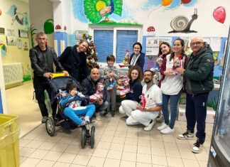 Doni ai bimbi della Pediatria di Ravenna dal Crald aziendale Ravenna di Ausl Romagna ed dai Vigili del Fuoco