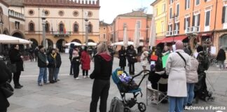 Mala accoglienza. Manifestazione dei migranti residenti del Cas nell’ex Hotel Gemelli di Bagnacavallo