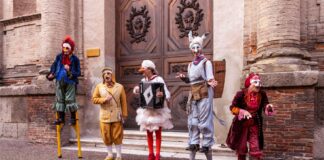 Gli animali-musicanti del Teatro Due Mondi scendono in strada a Sant’Agata sul Santerno