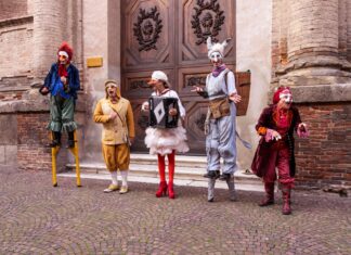 Gli animali-musicanti del Teatro Due Mondi scendono in strada a Sant’Agata sul Santerno