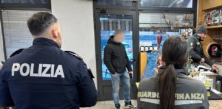 Massa Lombarda: rinvenuti cocaina, hashish e contanti in due abitazioni, tre arresti da parte della Polizia