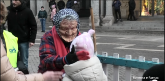 La befana arriva a Faenza in Piazza del Popolo con l’Avis