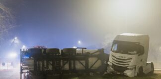 Incidente: camionista perde il controllo del mezzo e si ribalta