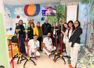 Nuove coloratissime aste porta flebo alla Pediatria di Ravenna