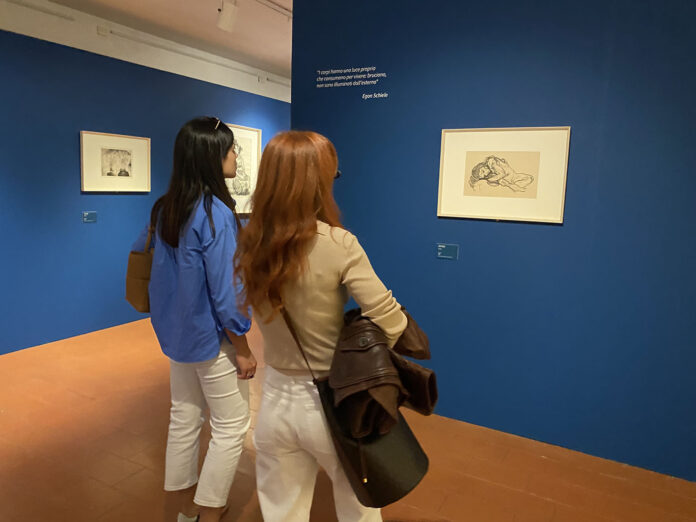 mosra rivoluzione segno sala grande