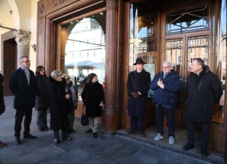 Il Presidente Patuelli e l’Arcivescovo Ghizzoni inaugurano la mostra sul Carnevale al Private Banking della Cassa