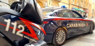 Tenta il furto e aggredisce chi prova a fermarlo: arrestato dai Carabinieri