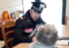 Si finge maresciallo dei carabinieri per rubare dei gioielli in oro ad un’anziana