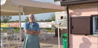 Riapre Le Spighe: il chiosco è divenuto il simbolo dell’immobilismo dello Stato per la tromba d’aria