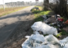 Rifiuti abbandonati in via Sarna