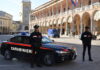 Faenza: si ferma per gettare la spazzatura e le rubano la borsa dall’auto, arrestati dai Carabinieri