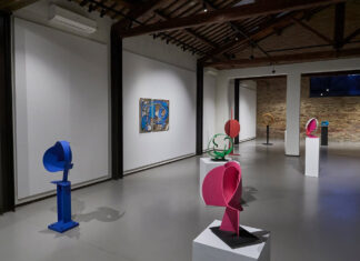 Ultimi giorni per ammirare le colorate sculture pop di Alex Corno alla Fondazione Sabe di Ravenna