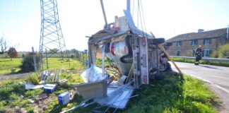 Forte scontro tra auto e camioncino, in gravi condizioni un giovane