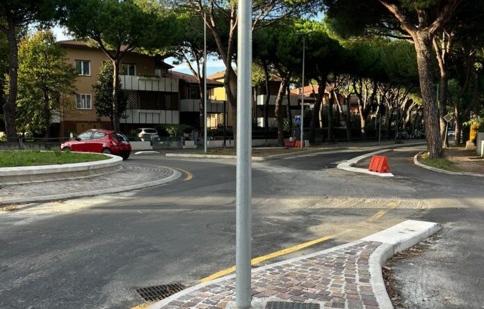 lavori-pubblici-asfaltatura-rotonda-viale-milano