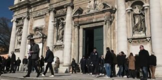 L’ultimo saluto della città a Roberto Vianello, storico presidente del Basket Ravenna