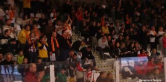 I tifosi dell’OraSi hanno ricordato il Presidente Roberto Vianello prima dell’inizio della partita