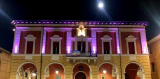 Massa Lombarda si illumina di lilla per la giornata nazionale del “Fiocchetto Lilla” contro i disturbi alimentari