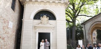 Reali Inglesi: Ricerca, “viaggio di Carlo e Camilla vale 2 miliardi di contatti”