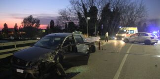 Incidente in via Ravegnana: coinvolte tre auto e uno scooter