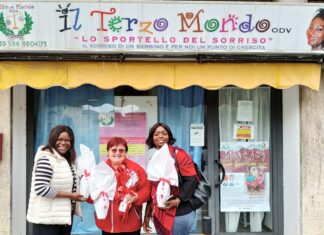 La Croce Rossa dona uova di Pasqua allo Sportello del Sorriso