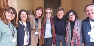 Visita a sorpresa di Gianni Morandi ai Musei Byron e del Risorgimento