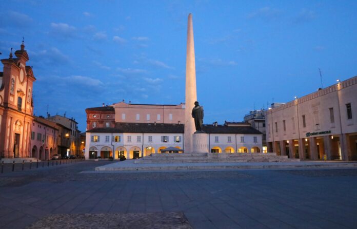 Piazza Baracca al crepuscolo