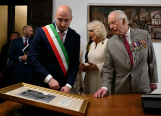 80 anni dalla Liberazione: i reali incontrano le associazioni di partigiani e donano al sindaco una foto del 1945