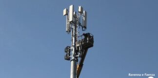 Nuova antenna di telefonia mobile in viale Randi