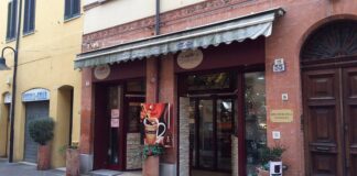 Al Caffè Mazzini i segreti delle carte del sé e della grafologia