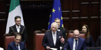 Re Carlo scherza: “Spero di non rovinare la lingua di Dante”