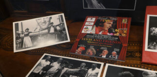 Nuova mostra al Private Banking della Cassa: “Mani che sostengono”, lo spettacolo del Teatro Socjale di Piangipane