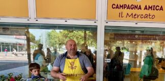 Al mercato di Campagna Amica Ravenna una mattinata da apicoltore