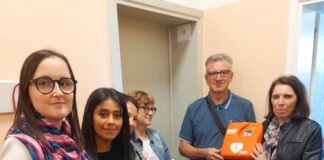 Lugo: l’associazione Dedalicious ha donato un defibrillatore alla scuola Garibaldi
