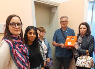 Lugo: l’associazione Dedalicious ha donato un defibrillatore alla scuola Garibaldi