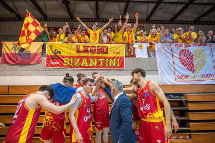 I giallorossi assieme ai propri tifosi