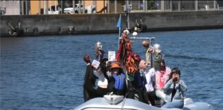 Arrivano dal mare. 50 anni dopo, lo sbarco di burattini e figure nella Darsena di città