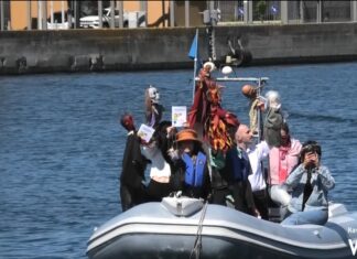Arrivano dal mare. 50 anni dopo, lo sbarco di burattini e figure nella Darsena di città