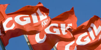 La Cgil in presidio davanti i tornelli del petrolchimico di Ravenna. Eni abbandona la chimica di base con l’avvallo del Governo