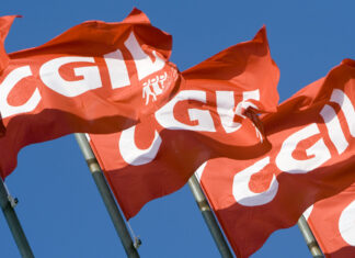 La Cgil in presidio davanti i tornelli del petrolchimico di Ravenna. Eni abbandona la chimica di base con l’avvallo del Governo